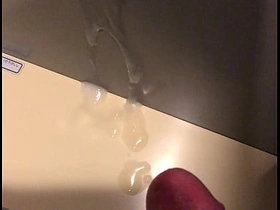 公衆トイレで射精 porn gay chinese sissy